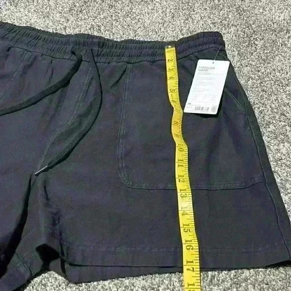 Athleta NWT Women's Farallon Short Size 26 Color Black $69 Retail - Picture 3 of 12